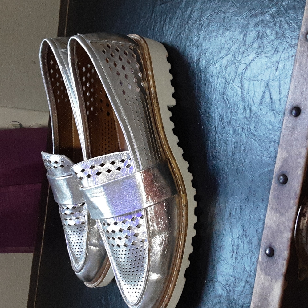 Crown Vintage Silver Miaa Loafer Size 9